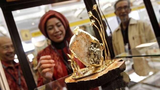 Berbagai kerajinan khas Indonesia dipamerkan di pameran International Handicraft Trade Fair (Inacraft) 2015, di JCC. [Suara.com/Kurniawan Mas'ud]