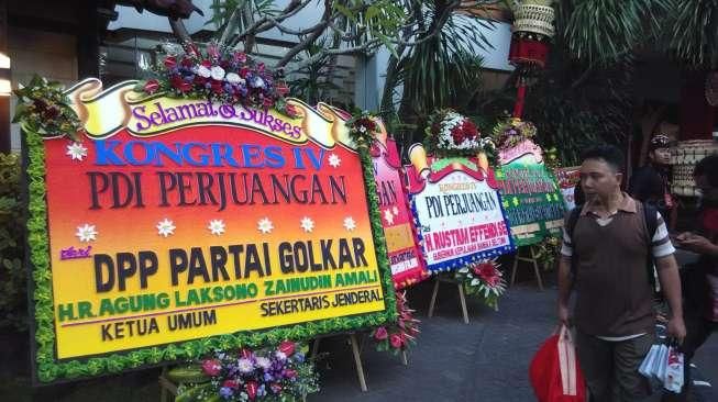 Karangan Bunga SBY dan Golkar Kubu Agung Hadir di Kongres PDIP