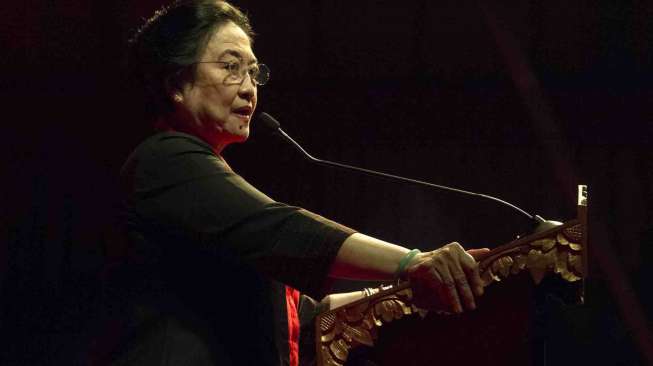 Menetapkan Megawati Soekarnoputri sebagai Ketua Umum PDI Perjuangan periode 2015-2020.