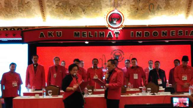 Megawati Dikukuhkan Menjadi Ketua Umum PDI Perjuangan 2015-2020