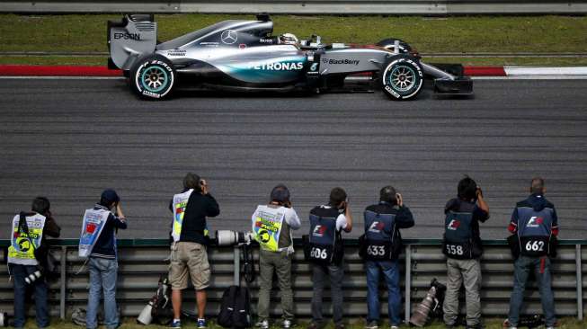 Hamilton dan Rosberg berjaya di Kualifikasi GP Cina. [Reuters/Carlos Barria]