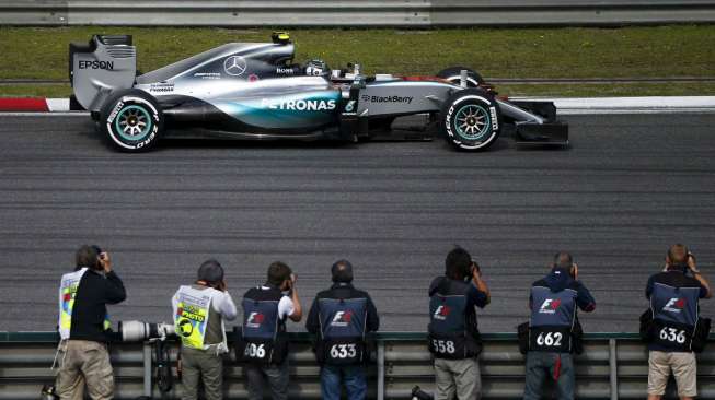 Hamilton dan Rosberg berjaya di Kualifikasi GP Cina. [Reuters/Carlos Barria]