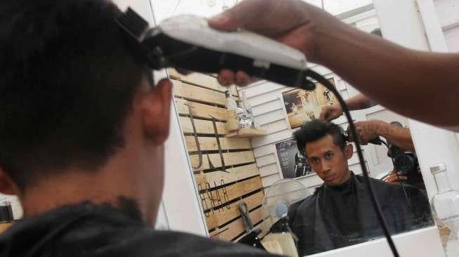 Penataan rambut merupakan salah satu bagian penting bagi para rockabilly, mereka memiliki gaya rambut khusus dalam menunjukkan identitas.