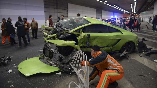 Jelang Premier "Furious 7", Ferrari dan Lamborghini Tabrakan