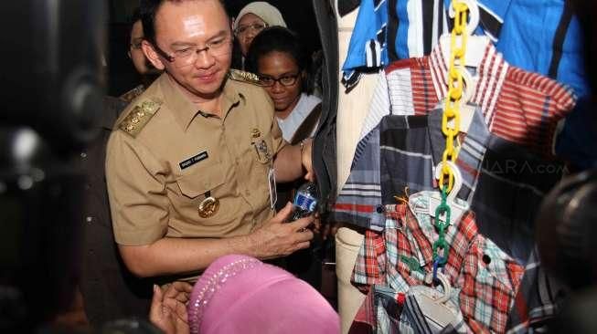 Blusukan ke Tanah Abang, Ahok Diminta Ngelus Perut Ibu Hamil