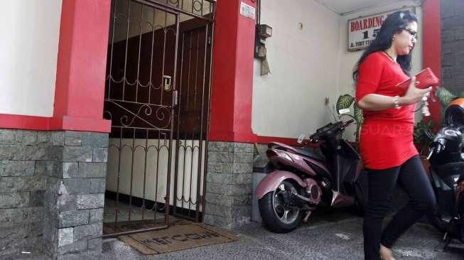 Suasana sepi dari aktivitas di rumah kost Deudeuh alias Tataa Chubby di kawasan Tebet Timur, Jakarta Selatan, Rabu (15/4). [Suara.com/Kurniawan Mas'ud]