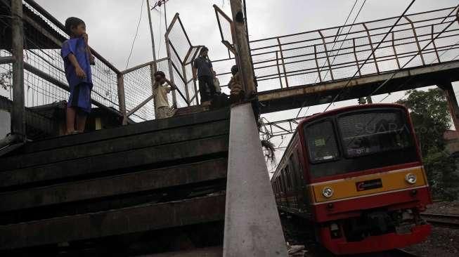 Jembatan Penyeberangan Rusak Parah