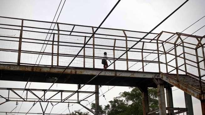 Viral Jembatan Penyeberangan Orang Bikin Jantung Copot, Ngilu Lihatnya