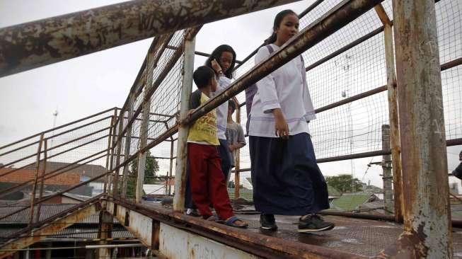 Jembatan Penyeberangan Rusak Parah