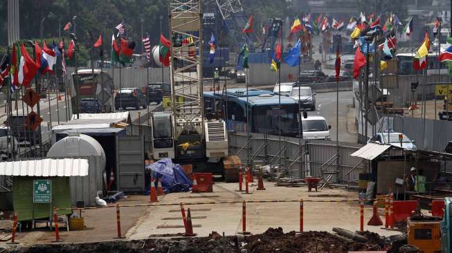 Bendera Negara Peserta Peringatan KAA ke-60 (suara.com/Kurniawan Mas'ud)