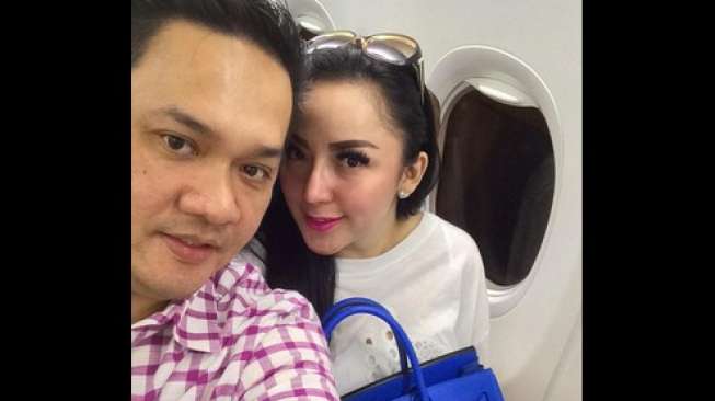 Akun Twitter Regina "Farhat Abbas" Diblokir