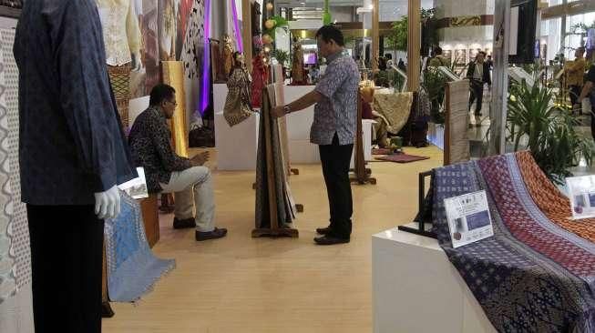 Wayang dan Batik Diminati Peserta KAA