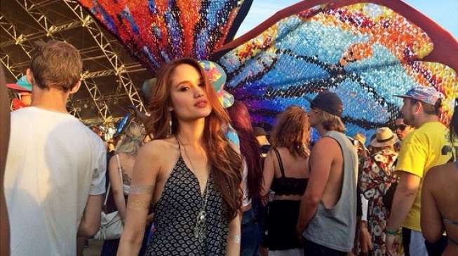 Cantiknya Cinta Laura di Festival Coachella