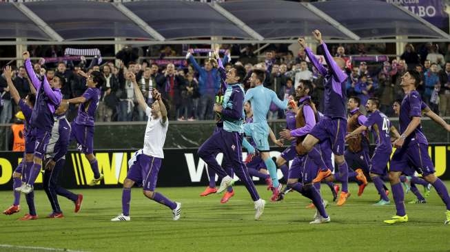 Pemain Fiorentina rayakan kemenangan atas Dynamo Kiev di Estadio Artemio Franchi (24/4) [Reuters/Max Rossi]