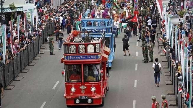 Parade Budaya Negara Peserta KAA