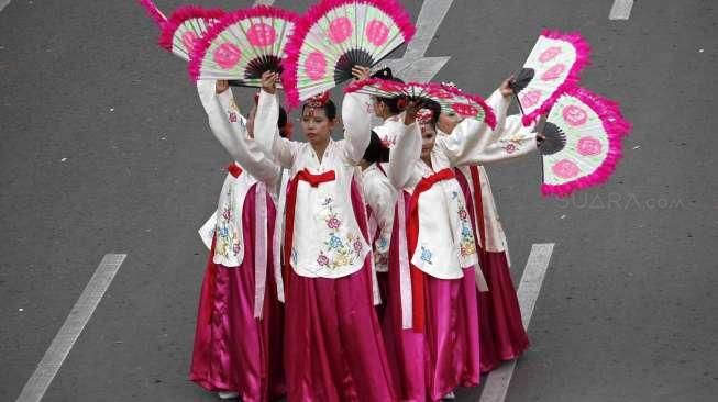 Parade Budaya Negara Peserta KAA