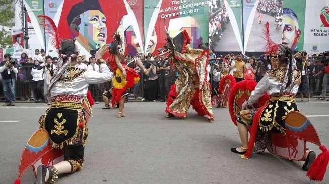 Parade Budaya Negara Peserta KAA