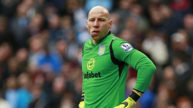 Reaksi penjaga gawang Aston Villa Brad Guzan setelah gawangnya dijebol Aguero (26/4) [Reuters/Jason Cairnduff]