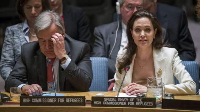 Aktris kawakan Hollywood, Angelina Jolie, hadir dalam rapat Dewan Keamanan Perserikatan Bangsa-Bangsa (DK PBB) di New York, Amerika Serikat, hari Jumat (24/4/2015) waktu setempat. (Reuters/Lucas Jackson)