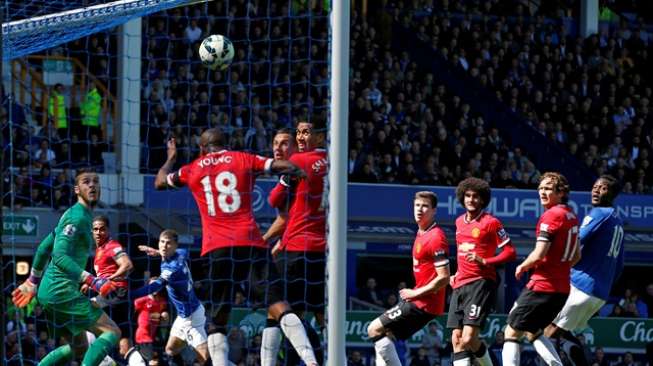 United Dibantai Everton 3-0, Peluang Juarai Liga Makin Berat