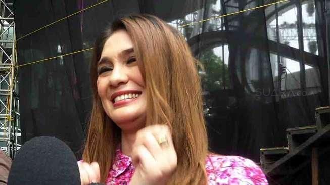 Luna Belum Mau Dinikahi Rheino