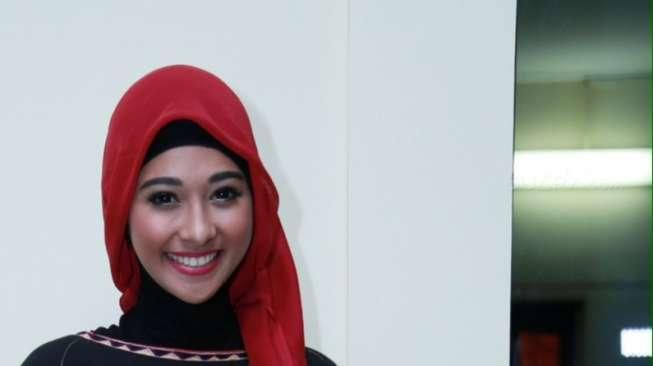 Diejek Suami, Poppy Bunga Bulat Berhijab