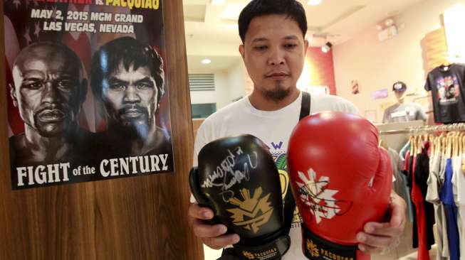 Berbagai suvenir Manny Pacquiao yang dijual di sebuah toko di Metro Manila, Filipina jelang laga melawan Floyd Mayweather Jr 2 Mei 2015 mendatang.