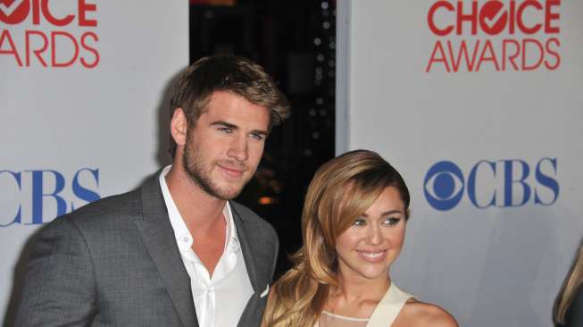 10 Tahun Pacaran, Miley Cyrus - Liam Hemsworth Akhirnya Menikah!