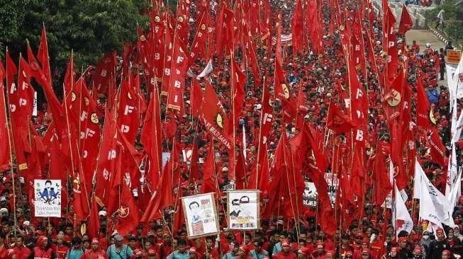 Aksi tersebut merupakan perayaaan memperingati hari buruh se-dunia (May Day).