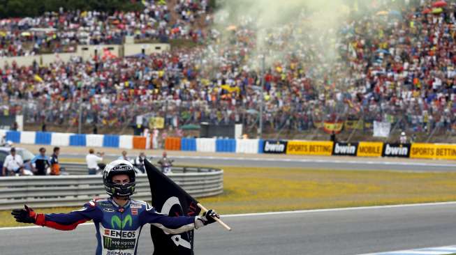 Pebalap Yamaha Jorge Lorenzo menjadi juara pada MotoGP Spanyol di Sirkuit Jerez, Minggu (3/5).