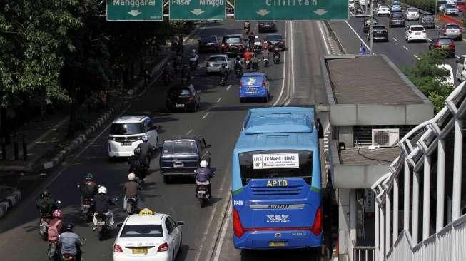 Dianggap 'Ngeyel,' Ahok Larang APTB Beroperasi di Jakarta