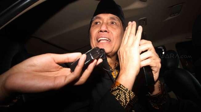 Hadi Poernomo diperiksa sebagai tersangka kasus dugaan korupsi terkait kasus pajak Bank BCA. 