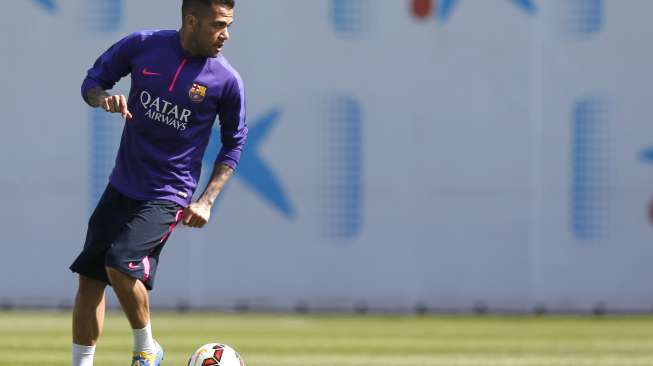 Dani Alves dan Cerita Sedihnya Tinggalkan Sevilla Demi Barcelona