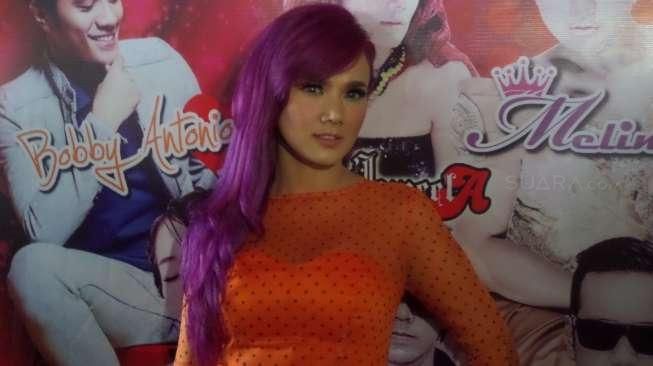 Ade Govinda Luluhkan Hati Mulan Jameela