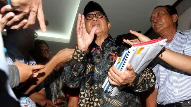 Sidang Perdana Waryono Karno