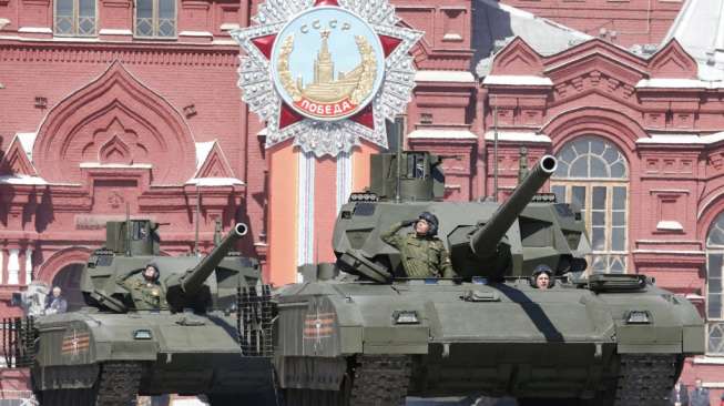 Armata T-14, tank Rusia dalam latihan Victory Day di Lapangan Merah, Moskow. (Reuters/Grigory Dukor)