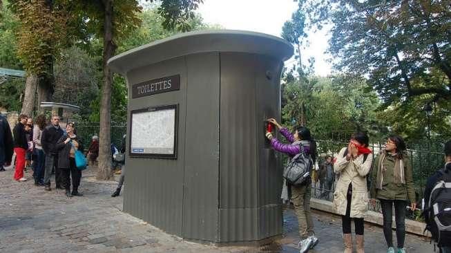 Wow, Toilet Umum Ini Sediakan Air Minum Bersih