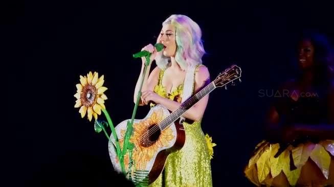 Katy Perry Ulang Sejarah di Indonesia