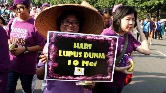 Yayasan Lupus Indonesia peringati Hari Lupus Dunia di kawasan Buderan HI, Jakarta, Minggu (10/5).