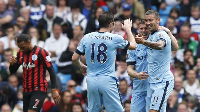 Pemain City rayakan gol ke gawang QPR (10/5) [Reuters/Andrew Yates]