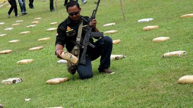 Jadi Bandar Ganja 12 Kilo, Ibu RT Dibekuk Polisi