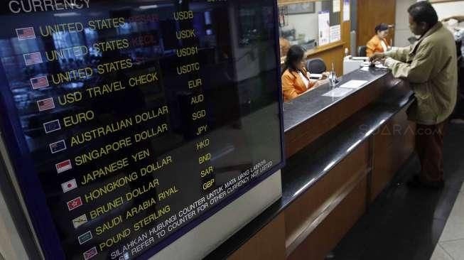 Bergerak Negatif, Rupiah Diprediksi di Level Rp 14.180 - Rp 14.250