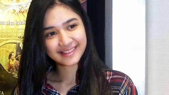 Mikha Tambayong Dikabarkan Terlibat Cinlok