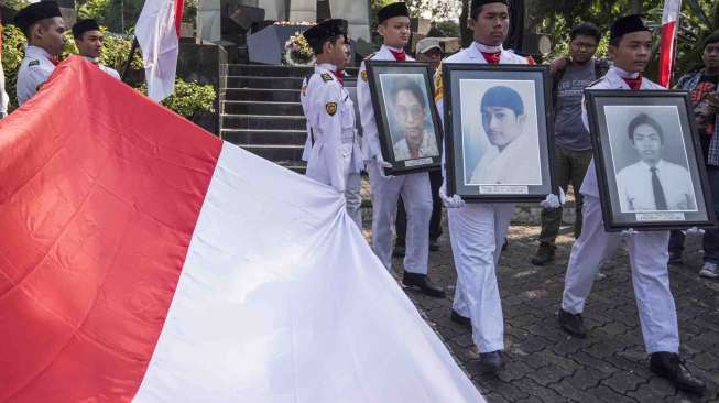 Untuk mengenang empat mahasiswa Universitas Trisakti yang tertembak saat reformasi pada Mei 1998.