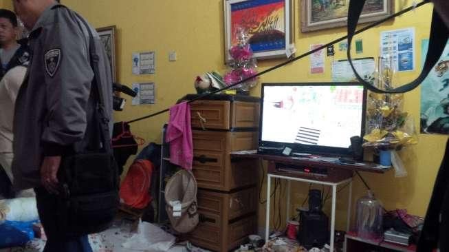 Kasus Penelantaran Anak, Polisi Geledah Rumah Orangtua AD