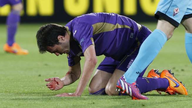 Pemain Fiorentina Jose Maria Basanta mengalami cedera (15/5) [Reuters/Giampiero Sposito]