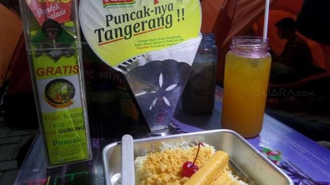 Menyantap Makanan di Sini Serasa Sedang Berkemah