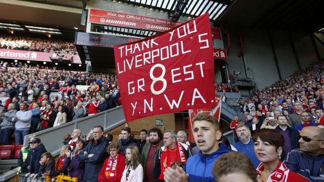 Steven Gerrard untuk terakhir kalinya tampil berkostum Liverpool di Stadion Anfield pada laga melawan Crystal Palace, Sabtu (16/5) waktu setempat.