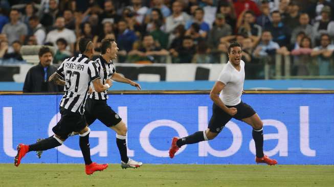 Alessandro Matri rayakan gol ke gawang Lazio (21/5) [Reuters/Giampiero Sposito]