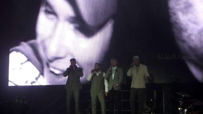 Suara Merdu Mendiang Steven Gately Warnai Konser Boyzone